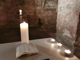 Belebtes Kloster: Gottesdienst im Kloster Memleben mit Pfarrer Jörg Bahrke, Katholische Pfarrgemeind